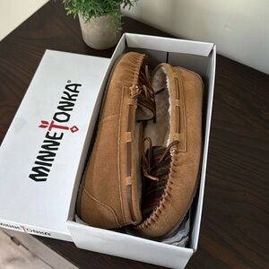 Minnetonka Slipper Size 10